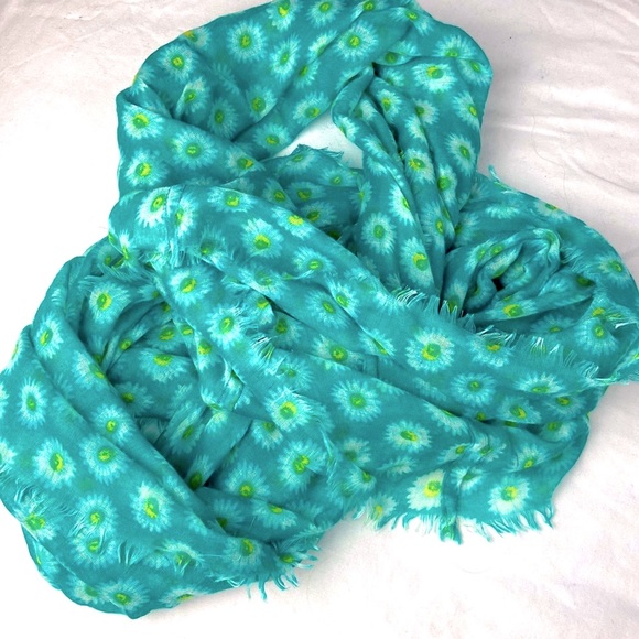 Daisy covered turquoise, infinity scarf - Picture 10 of 10
